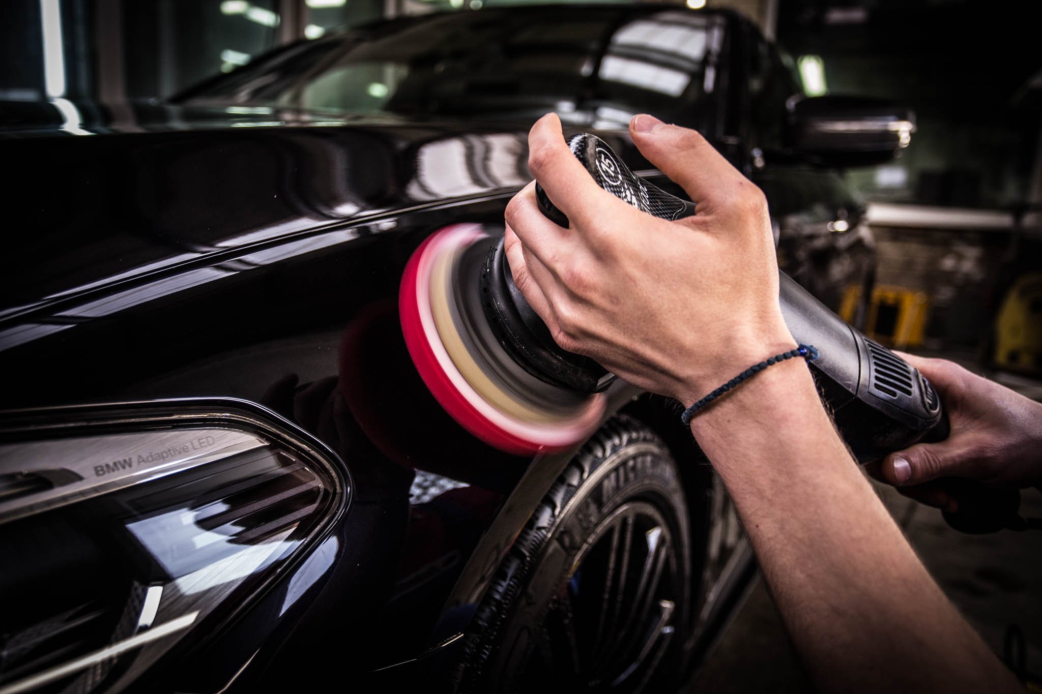 Detailing auto